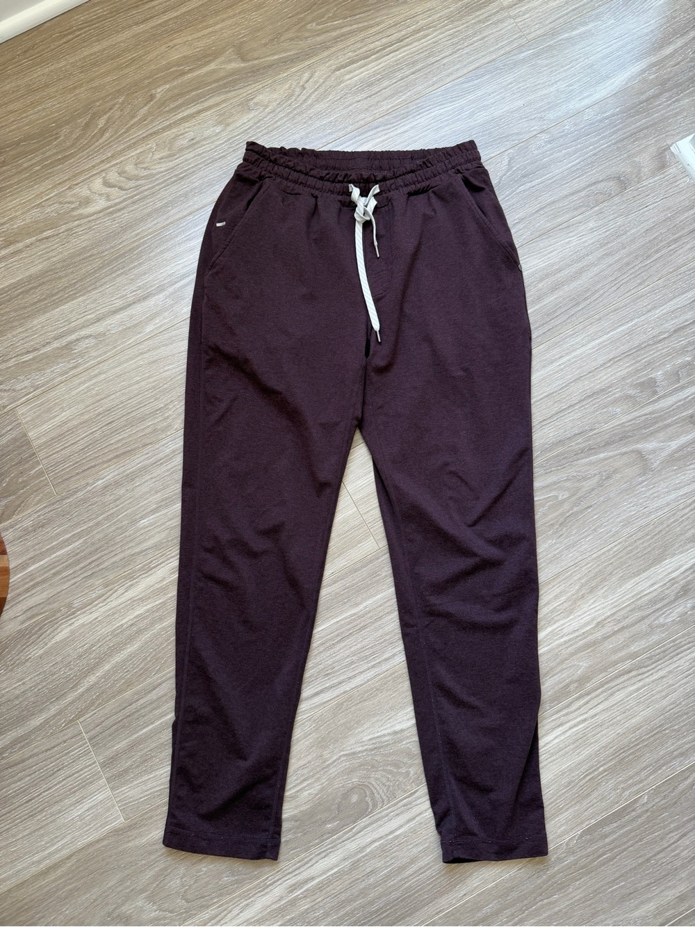Vuori Men’s Ponto Performance Pants Jogger Sz M Purple Mahogany Maroon